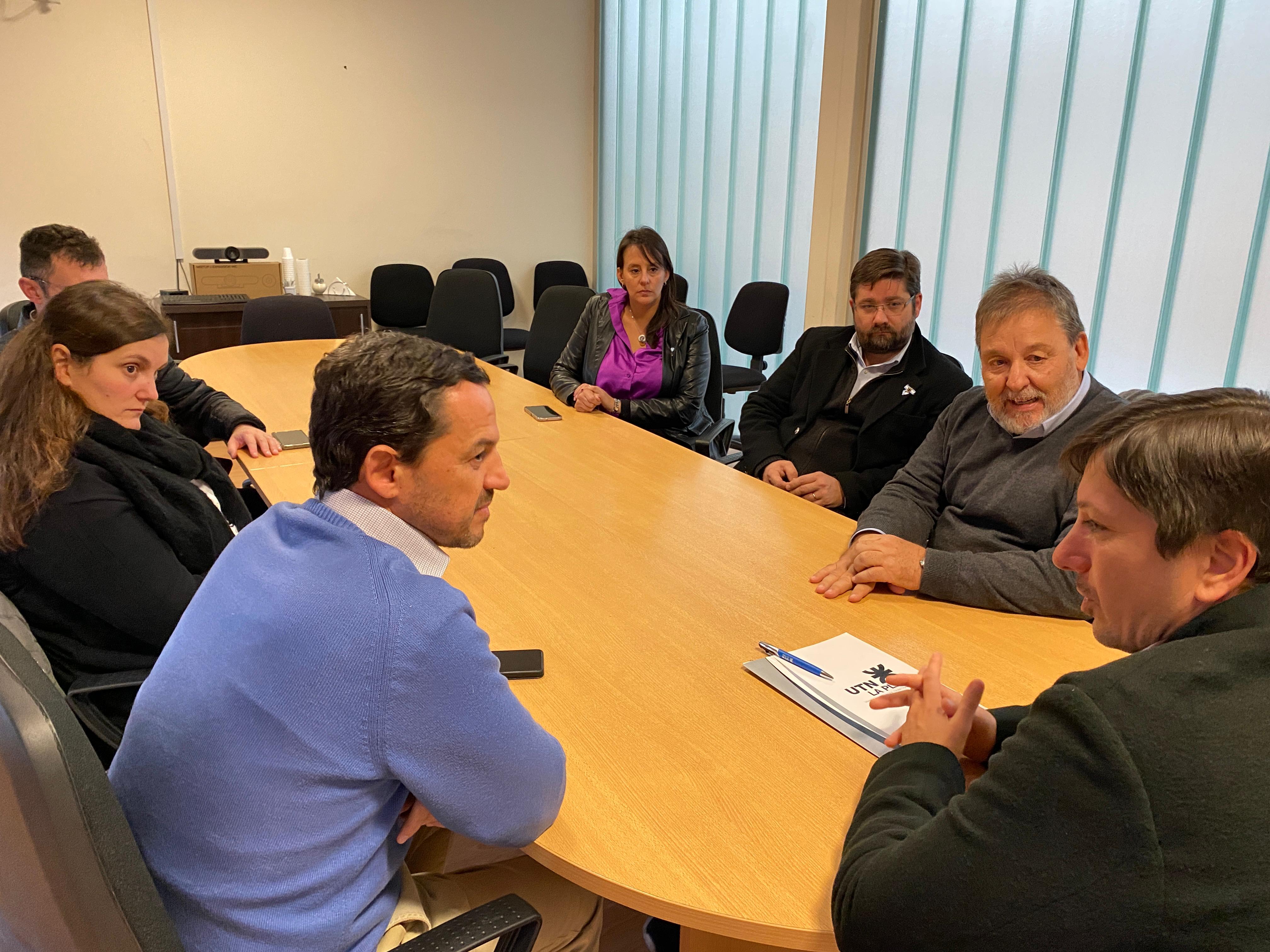 Convenio entre la UTN La Plata y Oxbow Argentina. | UTN - Facultad ...