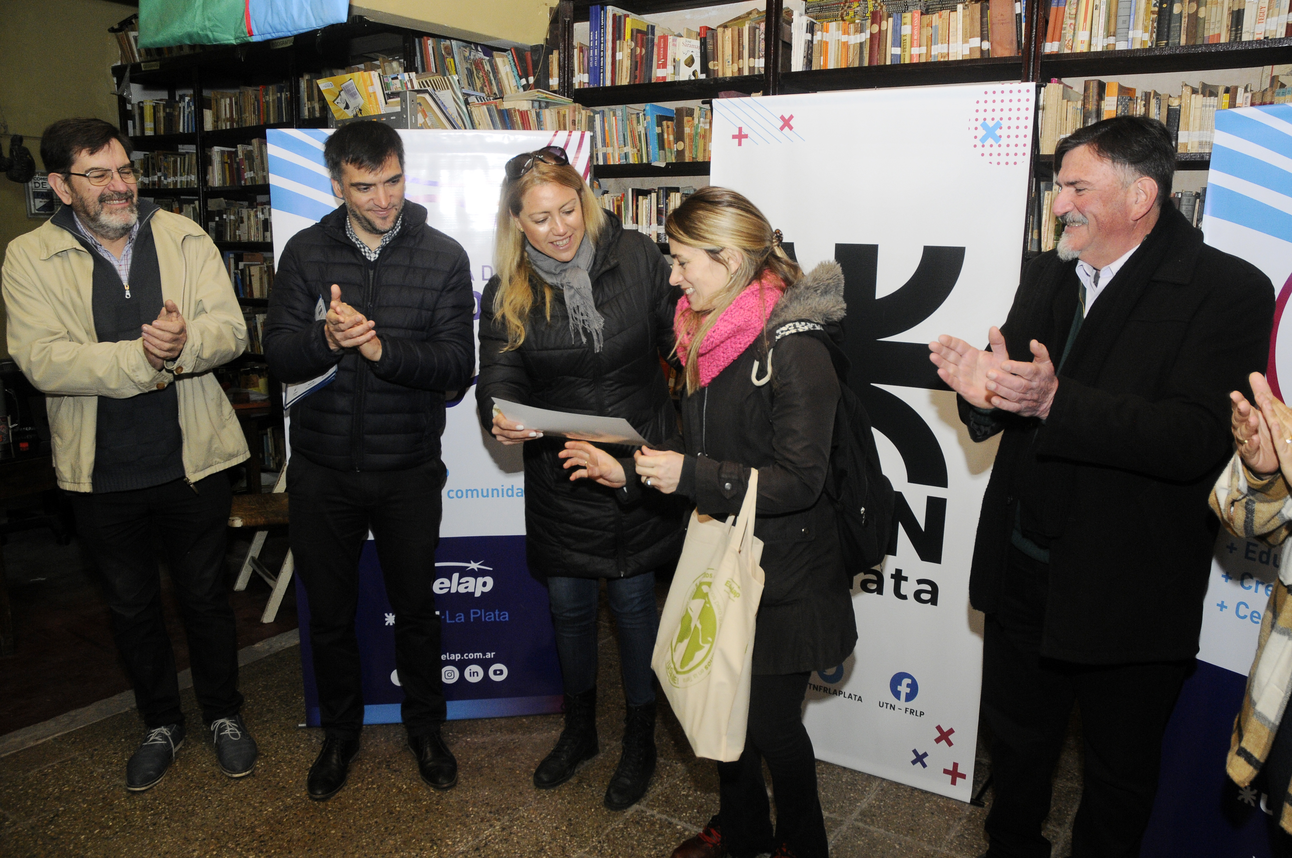 imagen con las autoridades de EDELAP Y UTN en los talleres