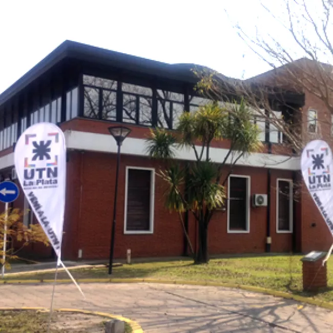 Banner de entrada a la facultad