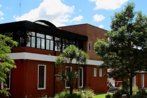 Fachada de la UTN - La Plata