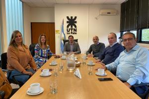 autoridades del gobierno de la provincia y UTN La Plata