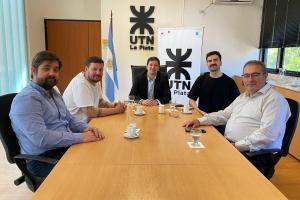 Imagen ilustrativa de la reunión de autoridades de la UTN con representantes de la empresa P4D