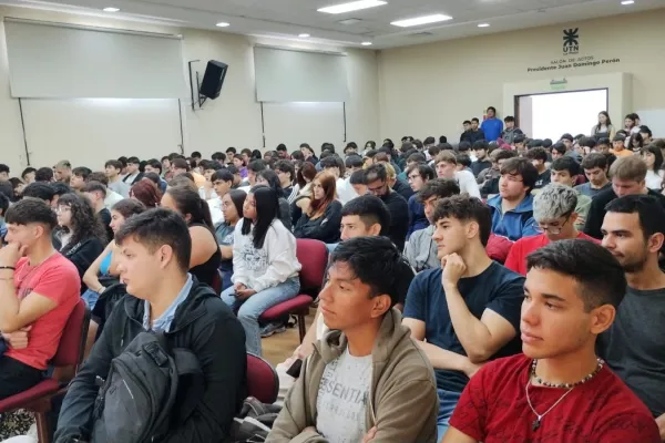 Ingresantes Observando a miembros de CAOPID