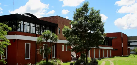 Fachada de la UTN - La Plata