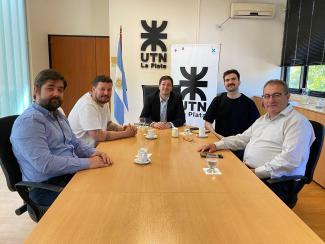 Imagen ilustrativa de la reunión de autoridades de la UTN con representantes de la empresa P4D