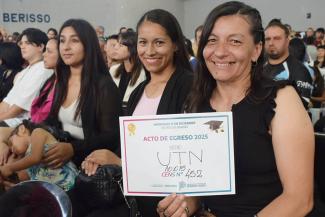 Entrega de diplomas del Plan FINES